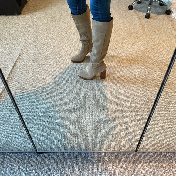 ❤️🔥HP🔥Michael Kors Suede Boots❤️ - Picture 6 of 9